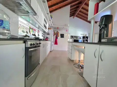 Casa en Venta con 3 cocheras