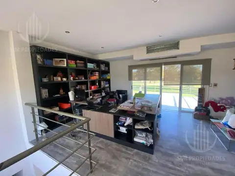 Casa en Venta con 6 cocheras