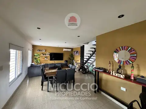 Casa 5 ambientes con 3 baños