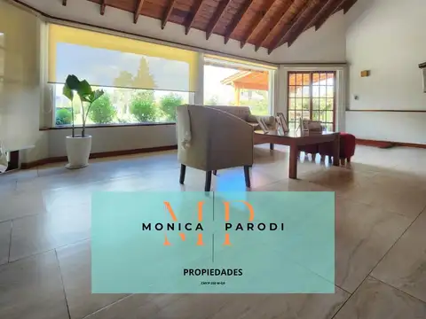 Casa en Venta con 3 cocheras