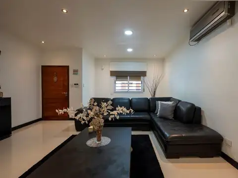 Venta Casa, 5 amb, quincho, 2 cocheras, pileta