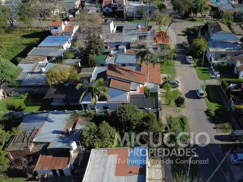 Casa 4 ambientes con 1 baño