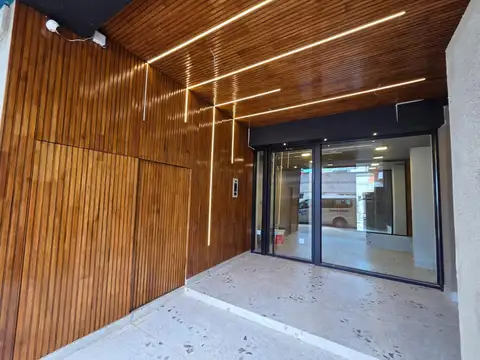 Manuela Pedraza 6000, Piso 1