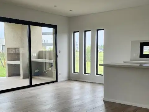 Casa 4 ambientes con 3 baños