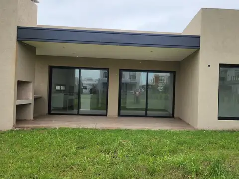 Casa a ESTRENAR -PILAR DEL ESTE.