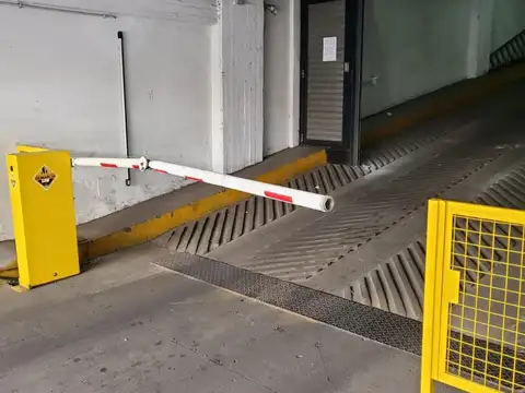 Ingreso Cómodo y Seguro, Mediante Control de Acceso y Rampa de Hormigón - Seguridad 24 Hs