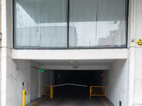 Ingreso Cómodo y Seguro, Mediante Control de Acceso y Rampa de Hormigón - Seguridad 24 Hs