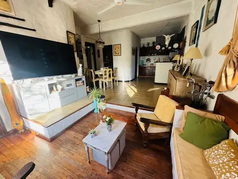 Casa 5 ambientes con 2 baños