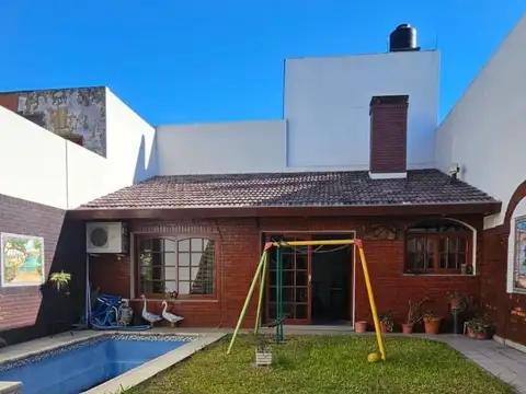 Casa 5 ambientes con 3 baños