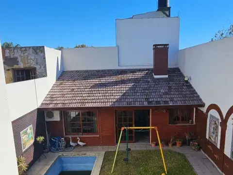 Casa en Venta con 3 cocheras