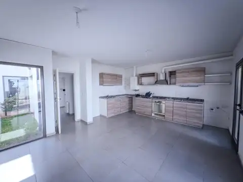 Depto Tipo Casa en Alquiler de 4 ambientes