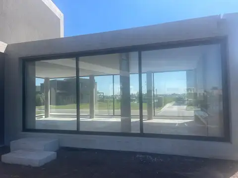 Casa 5 ambientes con 1 baño