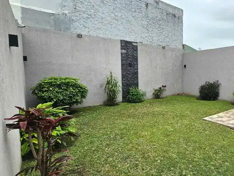 Venta Casa 3 ambientes Cochera Parque Ramos Mejia