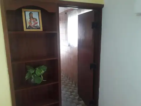 Casa 6 ambientes con 1 baño