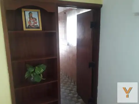 Casa 6 ambientes con 1 baño