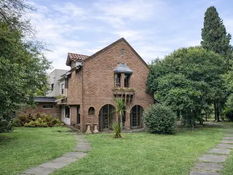 Casa sobre triple lote