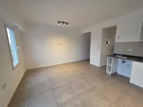 Alquilo en Palomar Departamento de 2 Ambientes con Balcon Opcion Cochera F: 11308