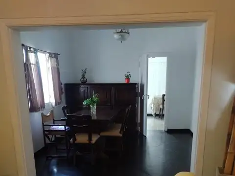 Casa 5 ambientes con 2 baños