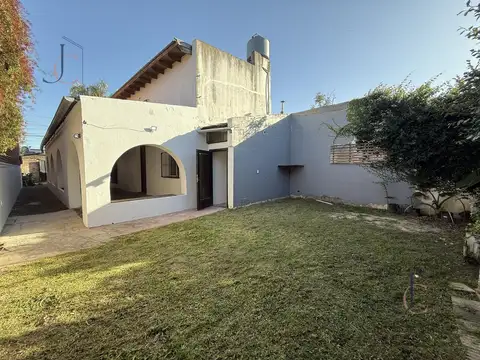 Casa 4 ambientes en lote propio en Castelar Norte