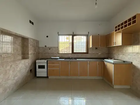 Casa 4 ambientes en lote propio en Castelar Norte