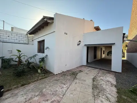 Casa 4 ambientes en lote propio en Castelar Norte