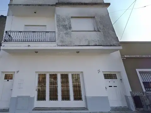 Casa en alquiler de 3 Ambientes tipo PH en primer piso por escalera, Quilmes