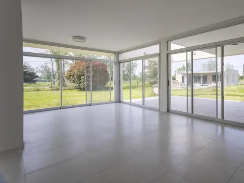 VENTA CASA DOS DORMITORIOS EN BARRIO CERRADO PINARES DEL SUR