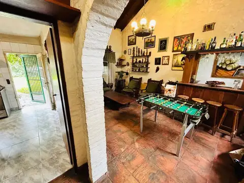 Casa 5 ambientes con amplio jardin venta Burzaco