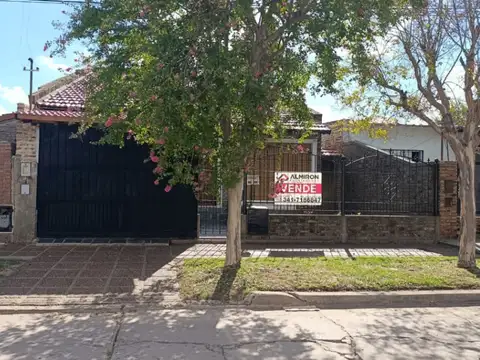 Casa en venta c/ cochera en Capitán Bermúdez