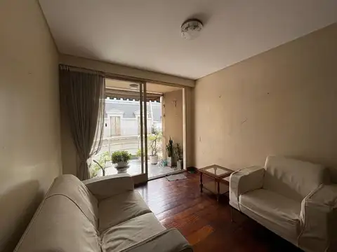 Venta dpto semipiso 3 Amb. al frente en Recoleta