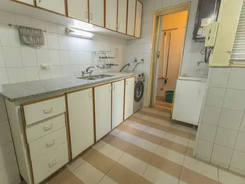 Venta dpto semipiso 3 Amb. al frente en Recoleta