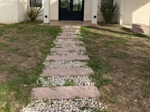 CASA A LA VENTA HORIZONTES AL SUR, FINANCIA 50%!!