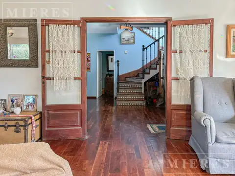 Casa en Venta con 3 cocheras