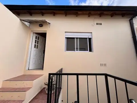 Depto Tipo Casa en Alquiler de 2 ambientes