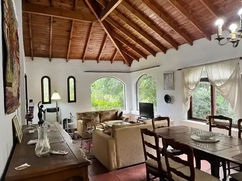 Casa en Venta con 3 cocheras