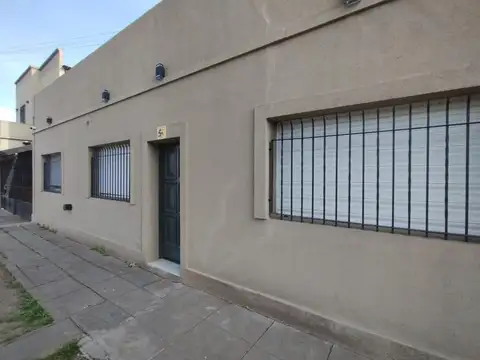 CASA AMERICANA EN VENTA CON DEPARTAMENTO