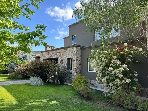 OPENHOUSE vende flamante casa en Barrio privado El Remanso, Chacras de Coria
