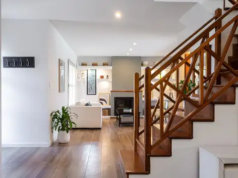 Casa en Venta con 2 cocheras