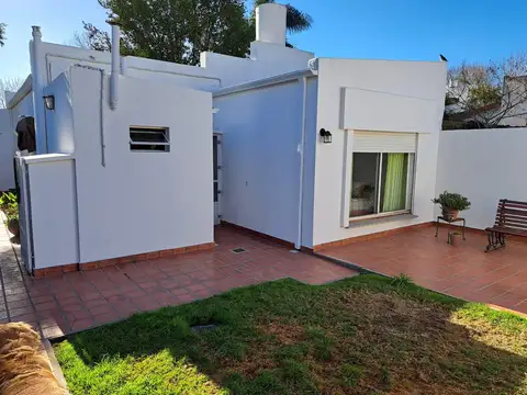 Depto Tipo Casa en Venta en La Plata, USD 110.000