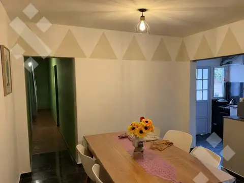 VENTA DUPLEX 4 DORMITORIOS, BARRIO VILLARINO, CIPOLLETTI