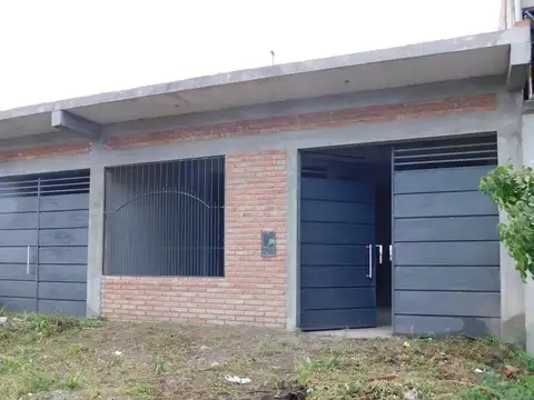 SALON CON BAÑO Y GARAJE