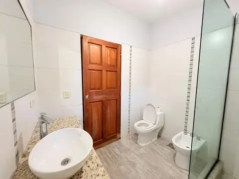 Casa 6 ambientes con 4 baños