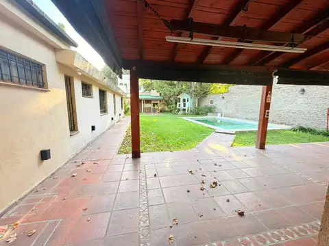 Casa en Venta con 4 cocheras