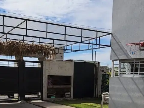 Casa en venta de 2 dormis en Villa Castells