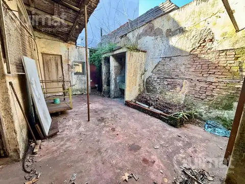 CASA CON LOCAL A RECICLAR EN PARQUE CHAS