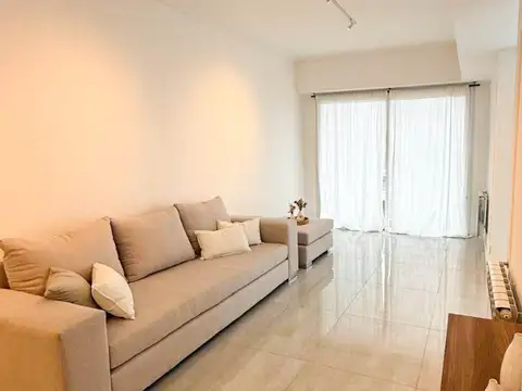 TRES AMBIENBTES  A LA CALLE CON BALCON