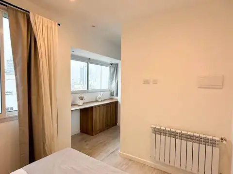 TRES AMBIENBTES  A LA CALLE CON BALCON