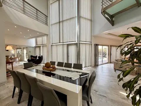 Casa 5 ambientes con 3 baños