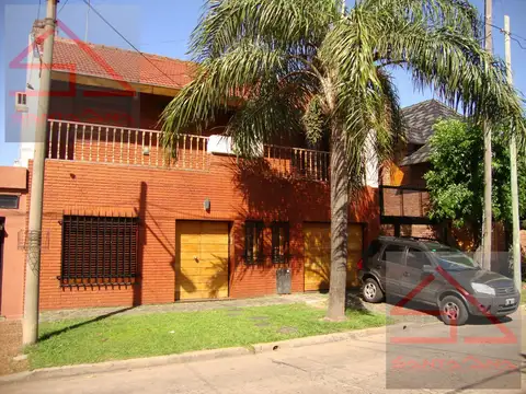 Chalet en Venta - 4 amb. - Quincho y Pileta - Ramos Mejia