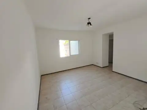 3 AMBIENTES CONTRAFRENTE LUMINOSO